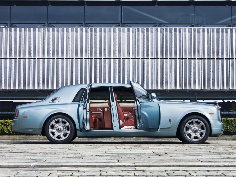  Rolls-Royce 102EX Electric Concept 2011 года  (фото 9 из 16)